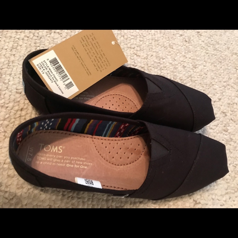 Black canvas Toms size 7.5